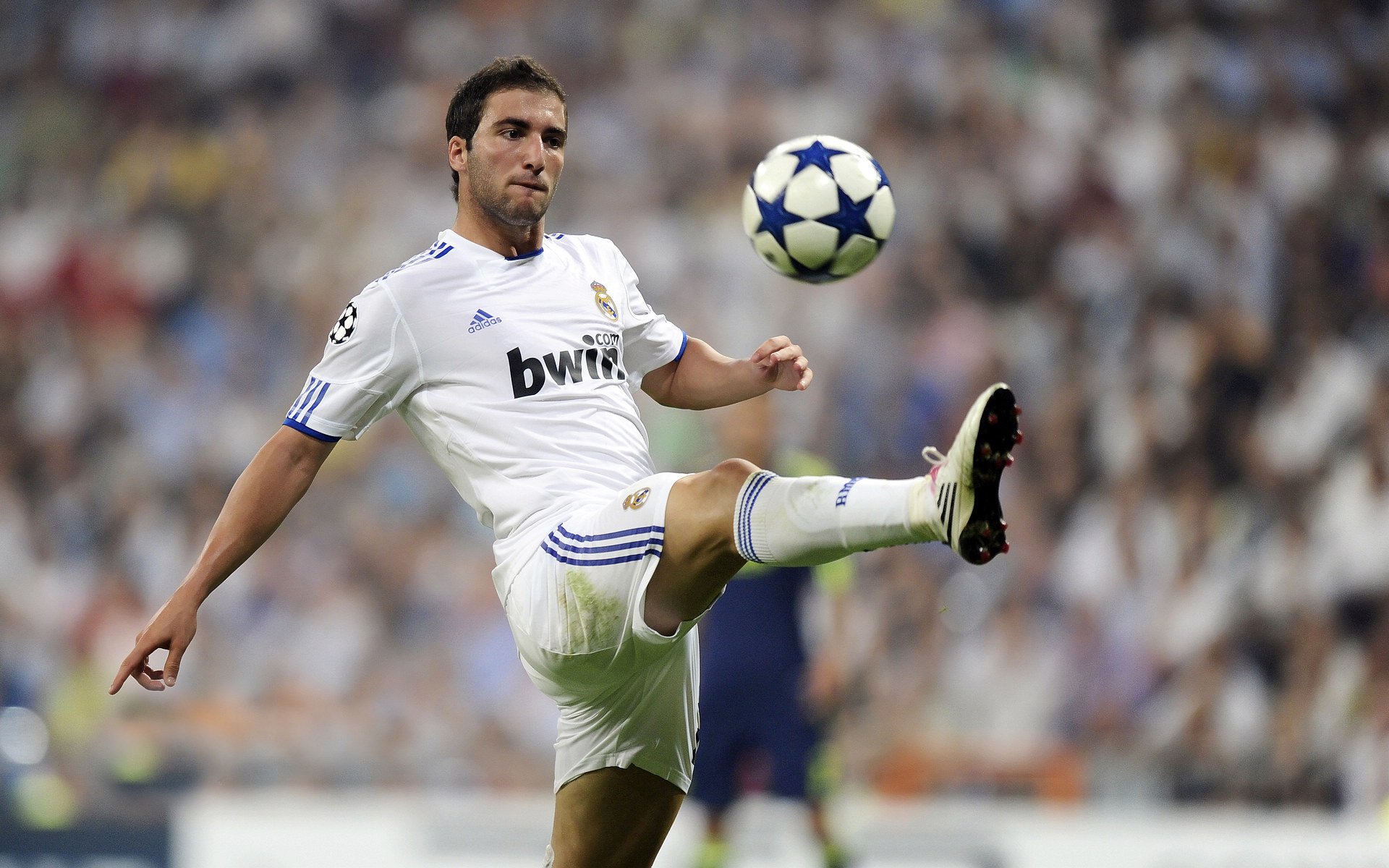 球员精神状态积极，迎难而上展现冠军气质，球队精神达到90